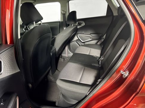 Used 2025 Kia Soul LX w/ LX Technology Package FWD image 19