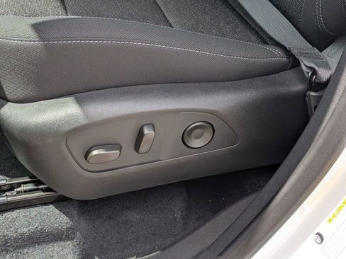 Used 2025 Chevrolet Traverse LT image 16