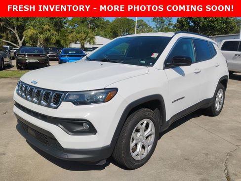 Used 2024 Jeep Compass Latitude AWD/4WD image 1