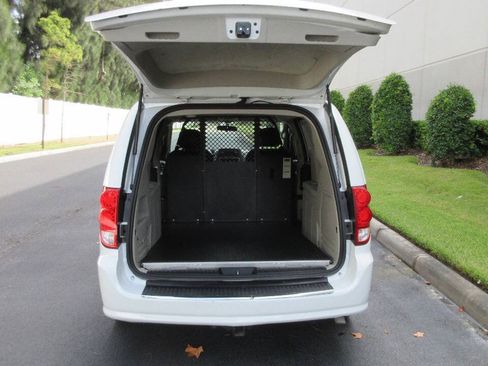 Used 2014 RAM C/V Tradesman FWD image 16