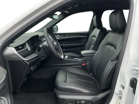 New 2025 Jeep Grand Cherokee Limited w/ Luxury Tech Group II AWD/4WD image 10