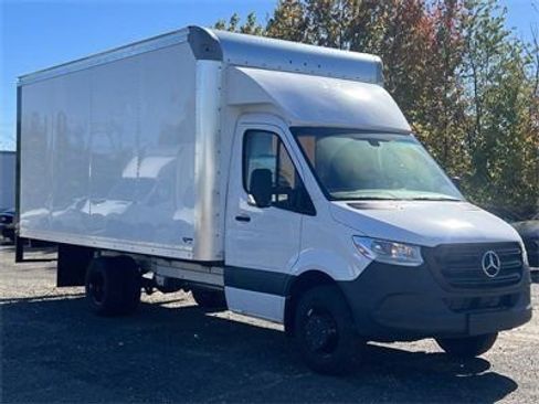 Used 2024 Mercedes-Benz Sprinter 4500 image 11