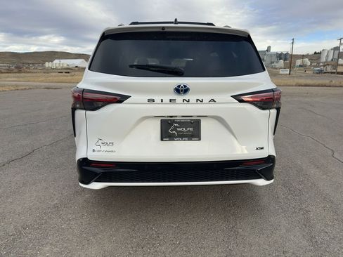 Used 2025 Toyota Sienna XSE image 6