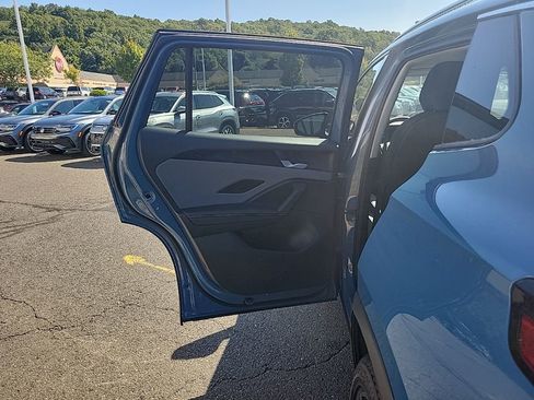 New 2025 Volkswagen Tiguan SE image 45