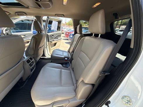 Used 2020 Honda Pilot Touring image 17