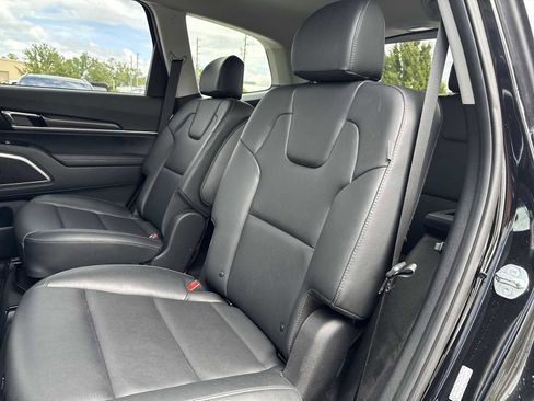 Used 2025 Kia Telluride S image 18