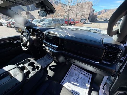 Used 2024 Chevrolet Silverado 2500 LT image 28