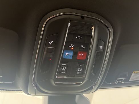 Used 2024 Jeep Grand Cherokee Altitude AWD/4WD image 76