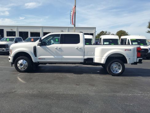 Used 2025 Ford F450 Platinum w/ FX4 Off-Road Package image 6
