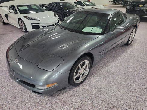 Used 2003 Chevrolet Corvette Coupe RWD image 3