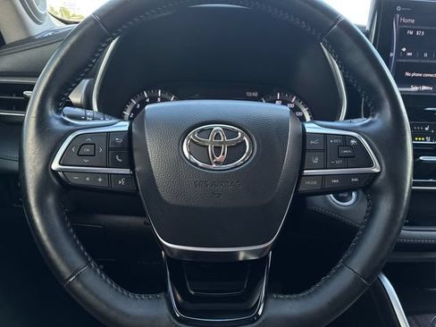 Used 2020 Toyota Highlander Limited FWD image 25