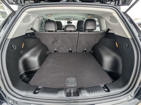 Used 2022 Jeep Compass Limited image 11