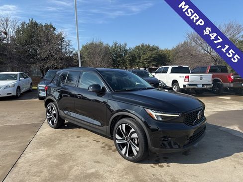 Certified 2023 Volvo XC40 B4 Plus w/ Driver Assist Package image 3