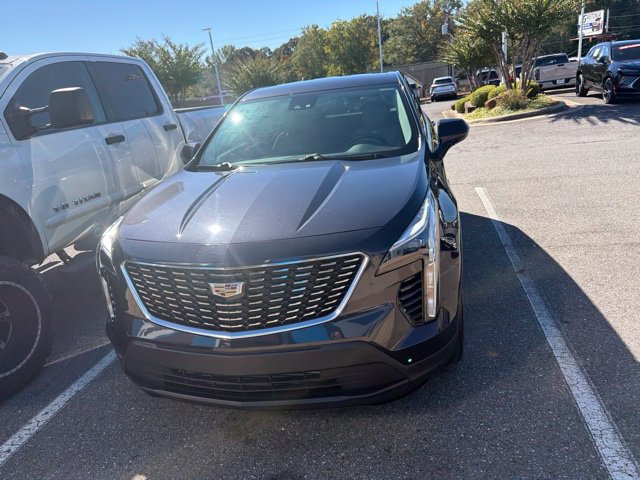 Used 2023 Cadillac XT4 Luxury FWD image 2