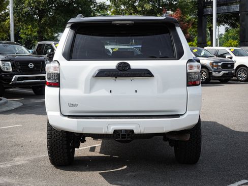 Used 2021 Toyota 4Runner Venture w/ Moonroof Package AWD/4WD image 9