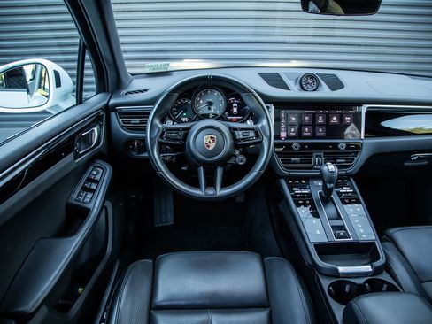 Certified 2022 Porsche Macan S image 12