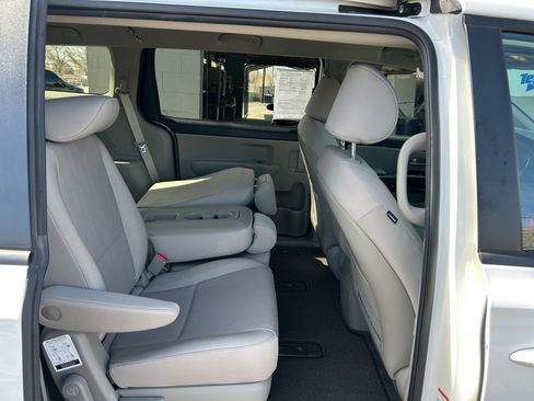 Used 2021 Kia Sedona LX image 31