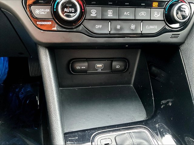 Used 2022 Kia Niro LXS FWD image 16