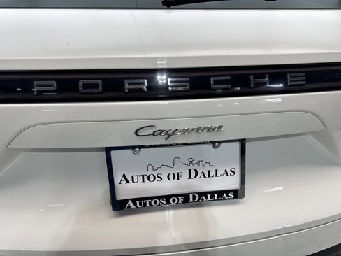 Used 2022 Porsche Cayenne w/ Premium Package AWD/4WD image 20