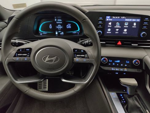 Used 2025 Hyundai Elantra Sport FWD image 22
