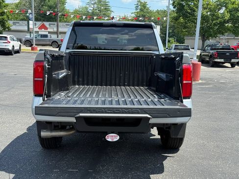 Certified 2024 Toyota Tacoma SR5 AWD/4WD image 5