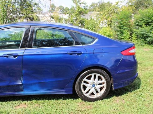 Used 2015 Ford Fusion SE FWD image 10