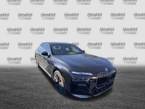 Certified 2025 BMW 760i xDrive w/ Executive Package image 7