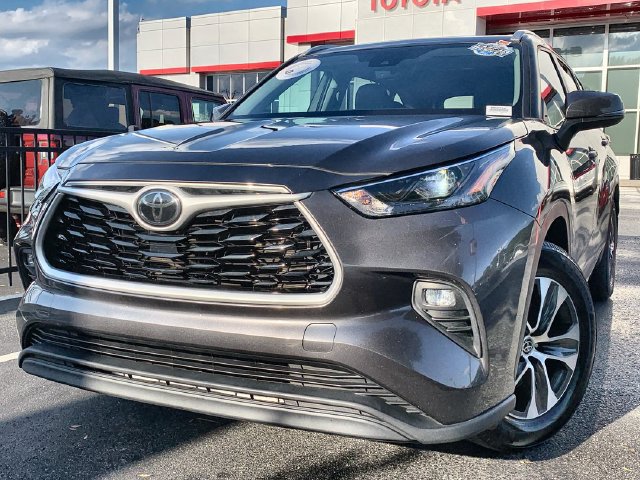 Used 2023 Toyota Highlander XLE FWD image 1