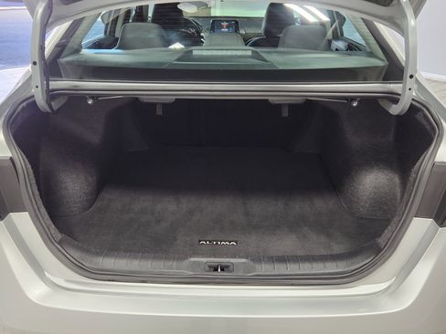 Used 2024 Nissan Altima 2.5 SV image 14