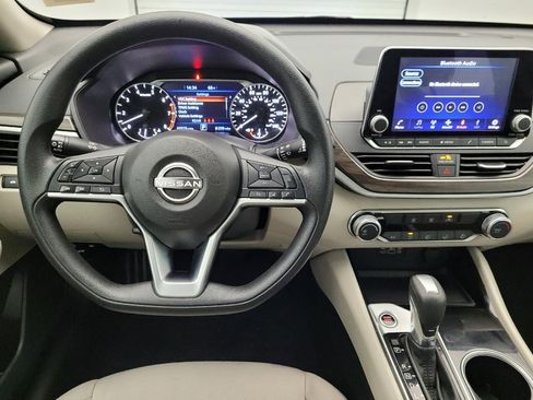 Used 2024 Nissan Altima 2.5 SV image 22