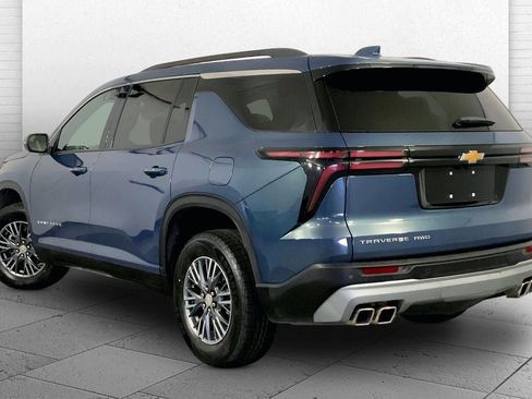 Used 2025 Chevrolet Traverse LT AWD/4WD image 11