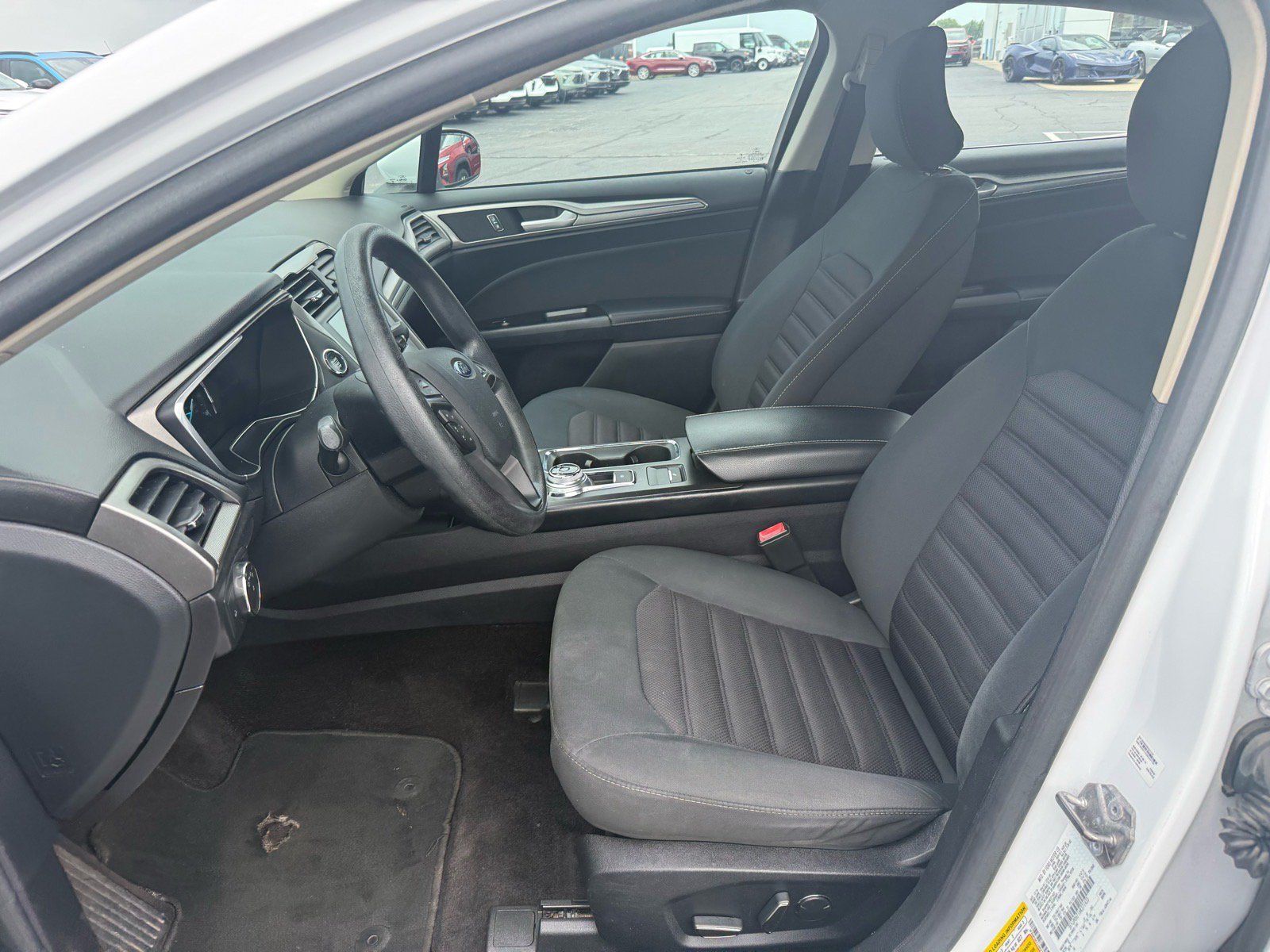 Used 2017 Ford Fusion SE w/ Fusion SE Technology Package FWD image 7