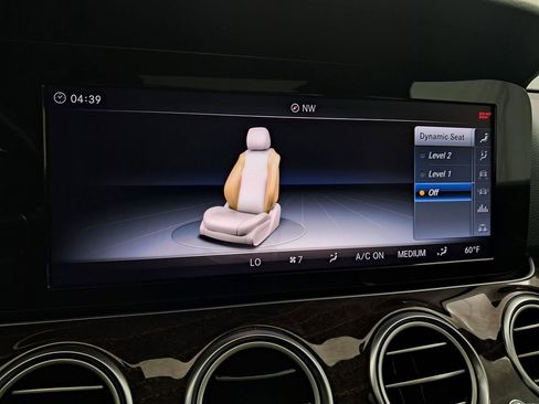 Used 2018 Mercedes-Benz E 400 4MATIC Sedan image 34