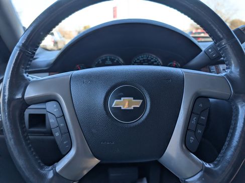 Used 2014 Chevrolet Suburban LTZ image 14