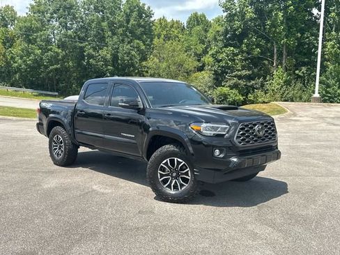 Used 2023 Toyota Tacoma TRD Sport w/ Technology Package AWD/4WD image 2