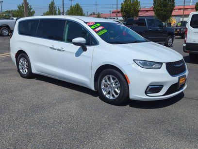 Used 2023 Chrysler Pacifica Touring-L