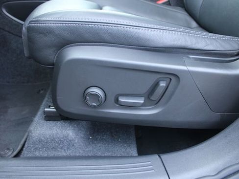 Used 2025 Volvo XC40 B5 Plus image 14