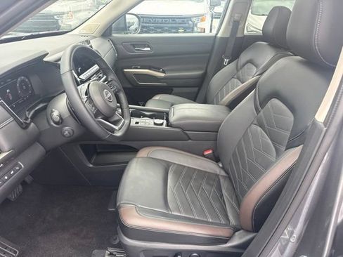 Used 2024 Nissan Pathfinder Platinum w/ Cargo Package AWD/4WD image 29