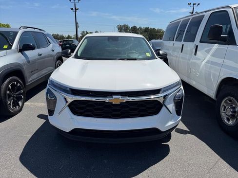Used 2024 Chevrolet Trax LS image 10
