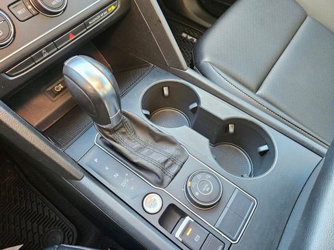 Used 2018 Volkswagen Atlas SE image 30