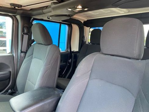 Used 2023 Jeep Gladiator Sport AWD/4WD image 16