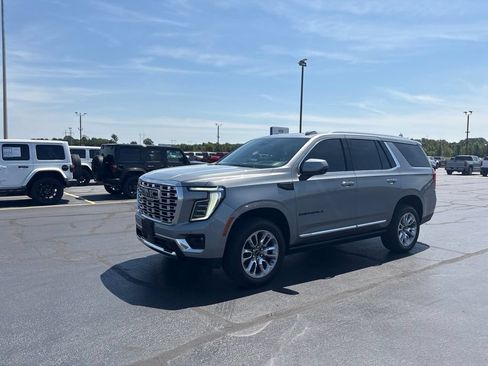 Used 2026 GMC Yukon Denali w/ Sun & Power Step Package AWD/4WD image 4