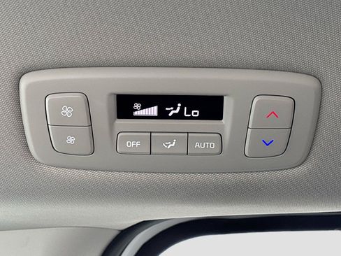 Used 2025 Kia Carnival FWD image 29