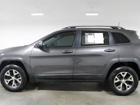 Used 2017 Jeep Cherokee Trailhawk w/ Comfort/Convenience Group image 6