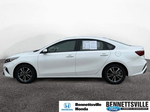 Used 2022 Kia Forte LXS image 2