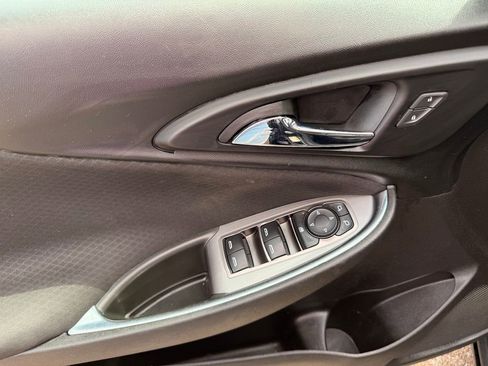 Used 2021 Chevrolet Malibu LT FWD image 12