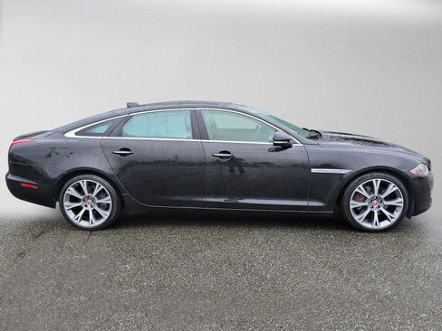 Used 2019 Jaguar XJ L Portfolio RWD image 8