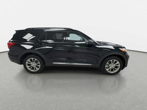 Used 2022 Ford Explorer XLT w/ Equipment Group 202A AWD/4WD image 9