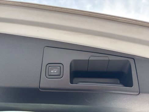 Used 2018 Cadillac XT5 Luxury w/ Driver Awareness Package image 11