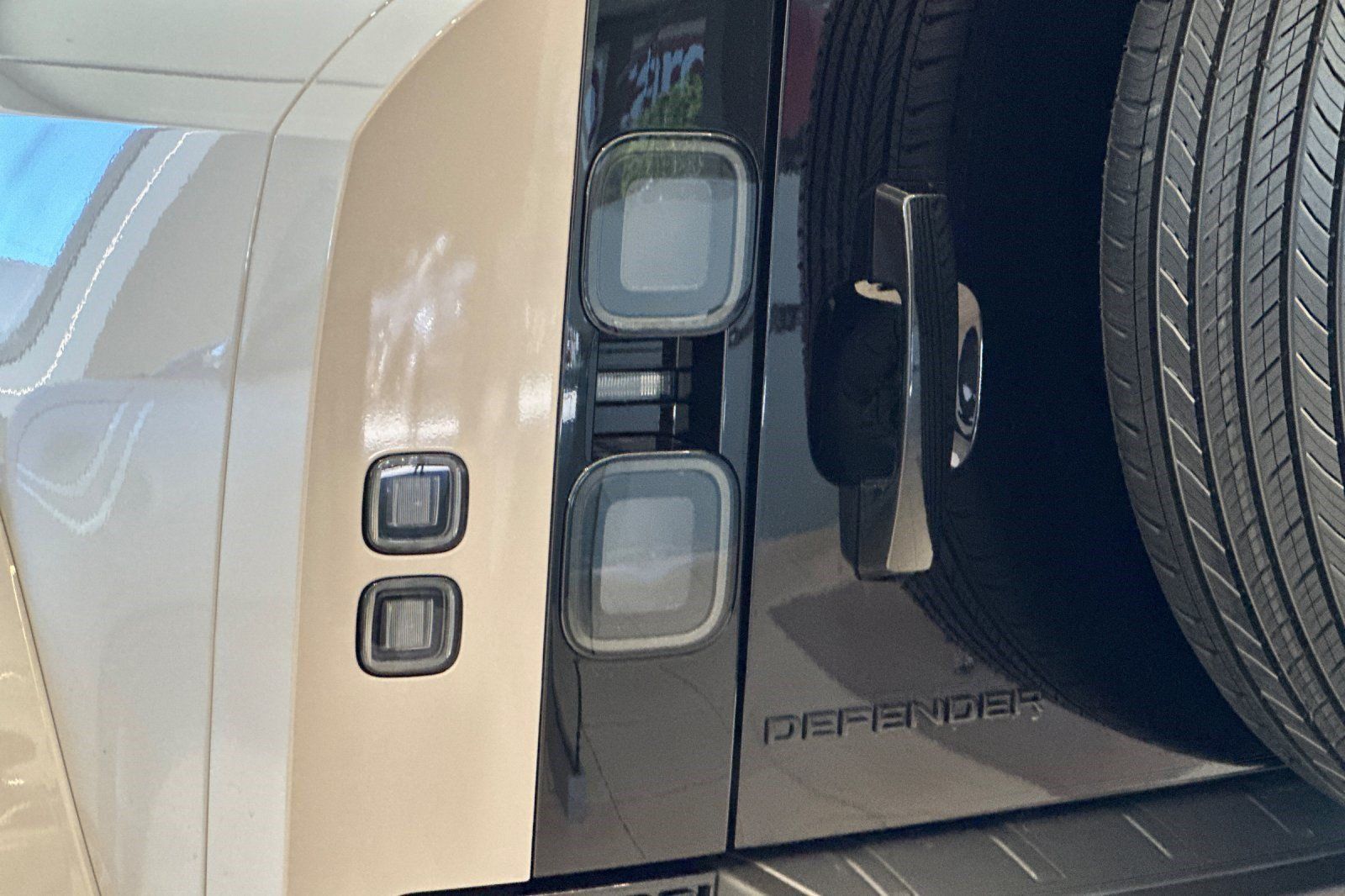 New 2026 Land Rover Defender 110 OCTA AWD/4WD image 17
